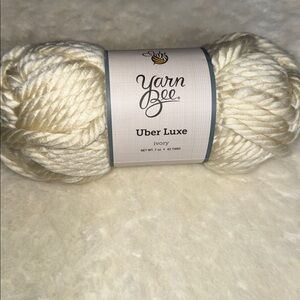 Lovely !! Yarn Bee Uber Luxe in color Ivory,Super Bulky